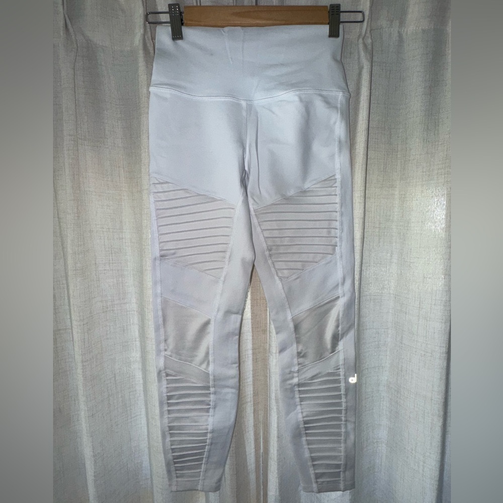 ALO Yoga Light Gray Leggings